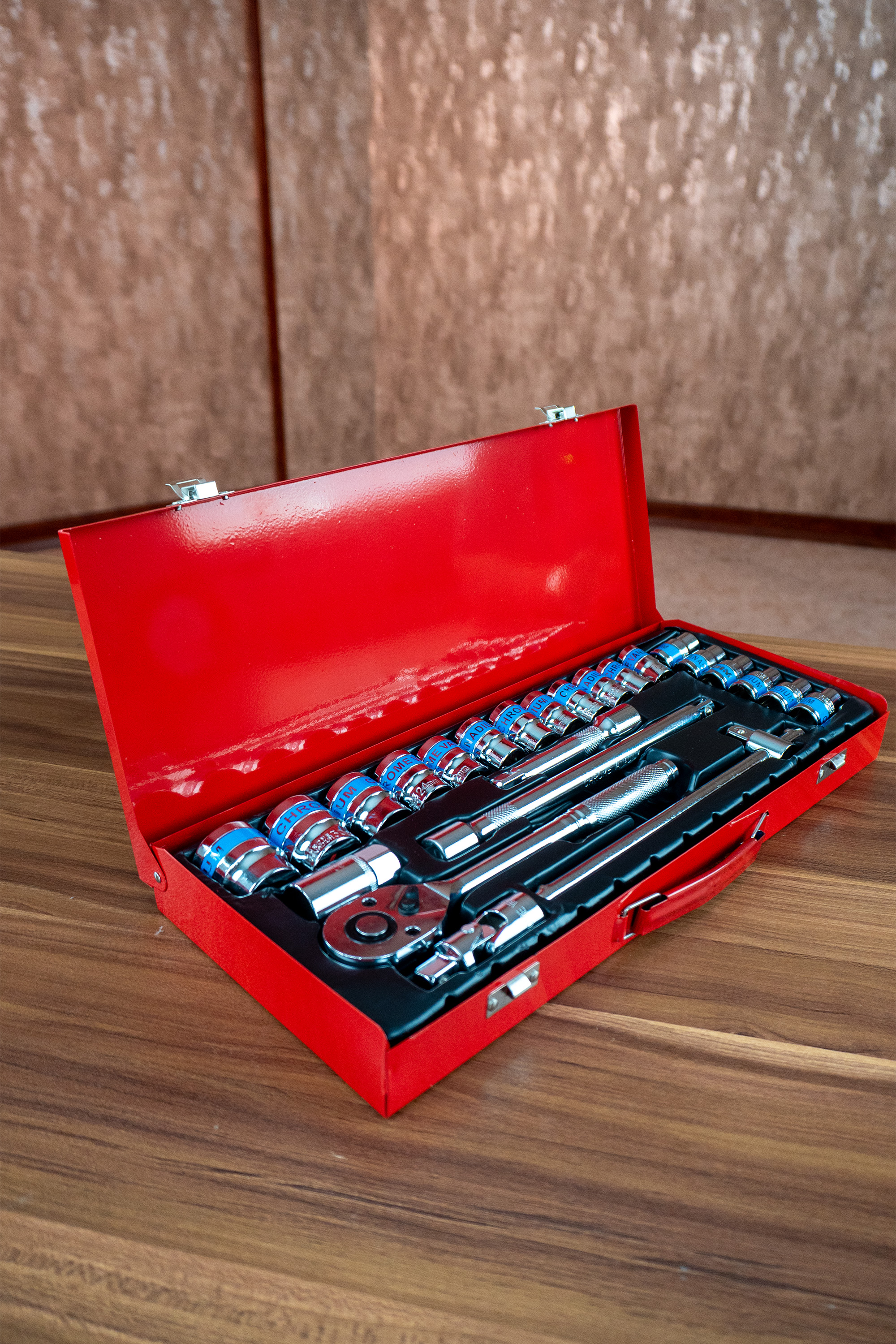 ست بکس کروم وانادیوم ۲۴ پارچه مدل CR-V در جعبه فلزی قرمز مقاوم