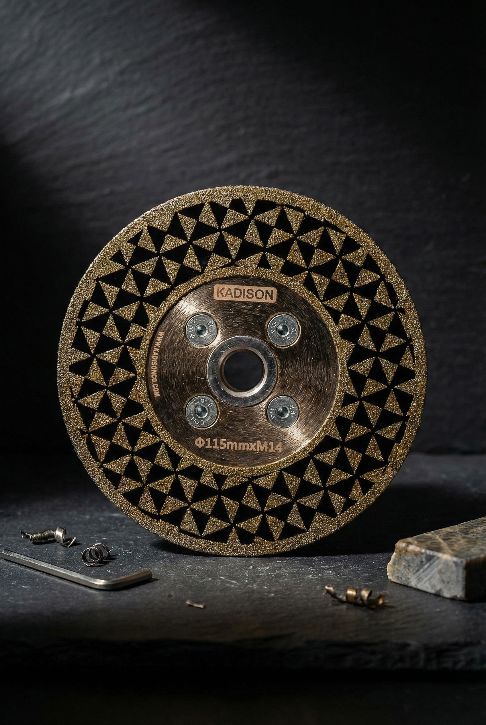 صفحه ساب الماسه ادیسون ۱۱۵ میلی‌متر طرح مثلثی رزوه M14 مخصوص سنگ و بتن - کد 511